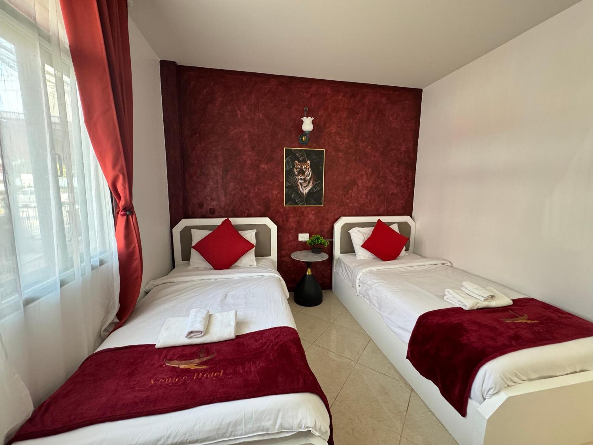 Venice Hotel HHQ Buitenkant foto