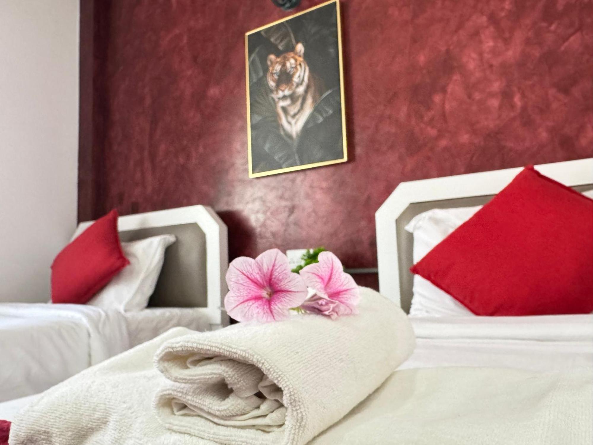 Venice Hotel HHQ Buitenkant foto